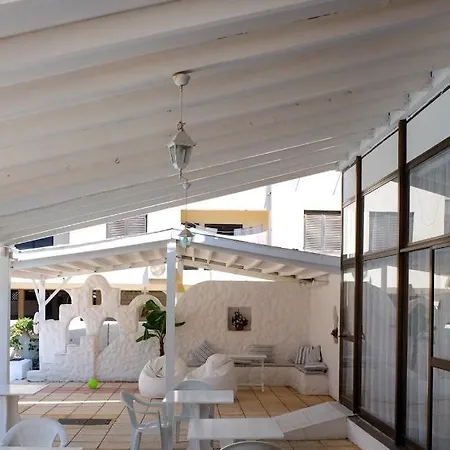 فندق Amore Apts 3*