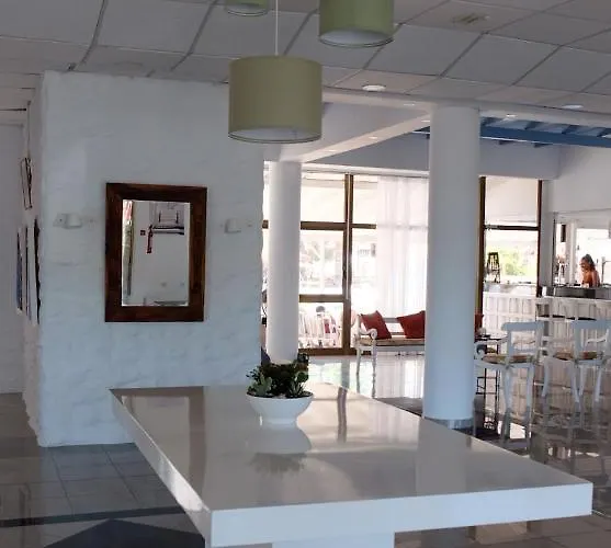 Amore Apts فندق باراليمني