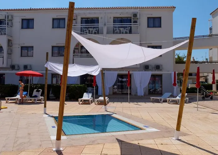 فندق Amore Apts 3*